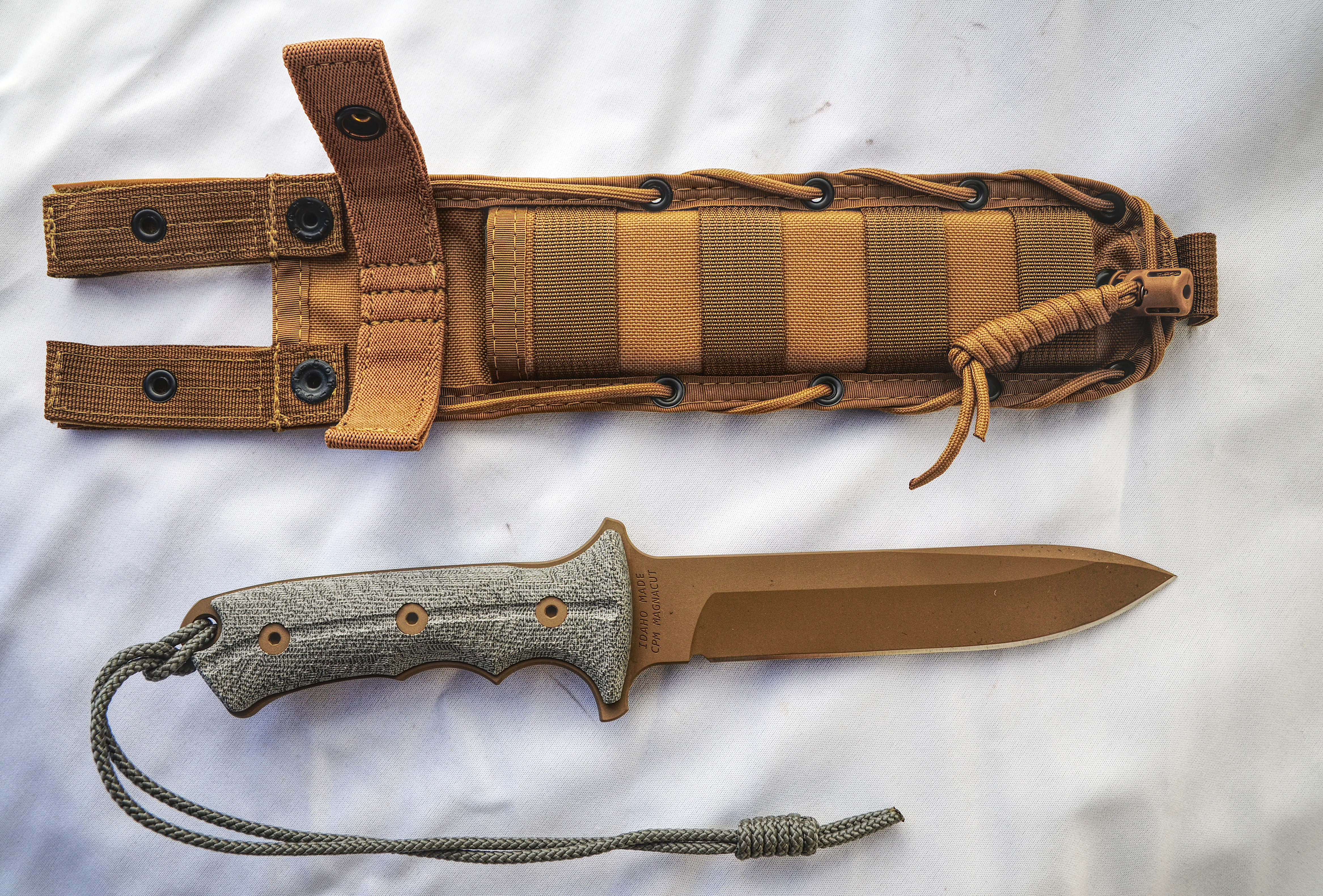 Chris Reeve Green Beret 7" Non-Serrated - Flat Dark Earth - Black Canvas - Coyote Brown Sheath
